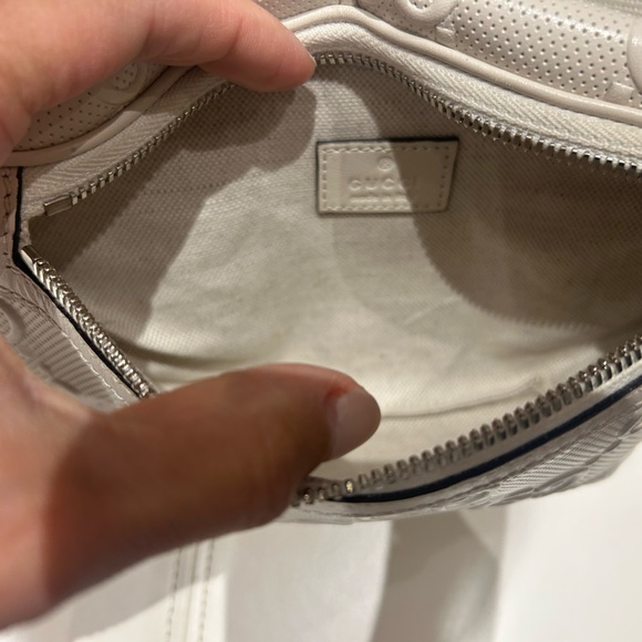 Gucci ivory embossed Belt Bag - Picture 2 of 6